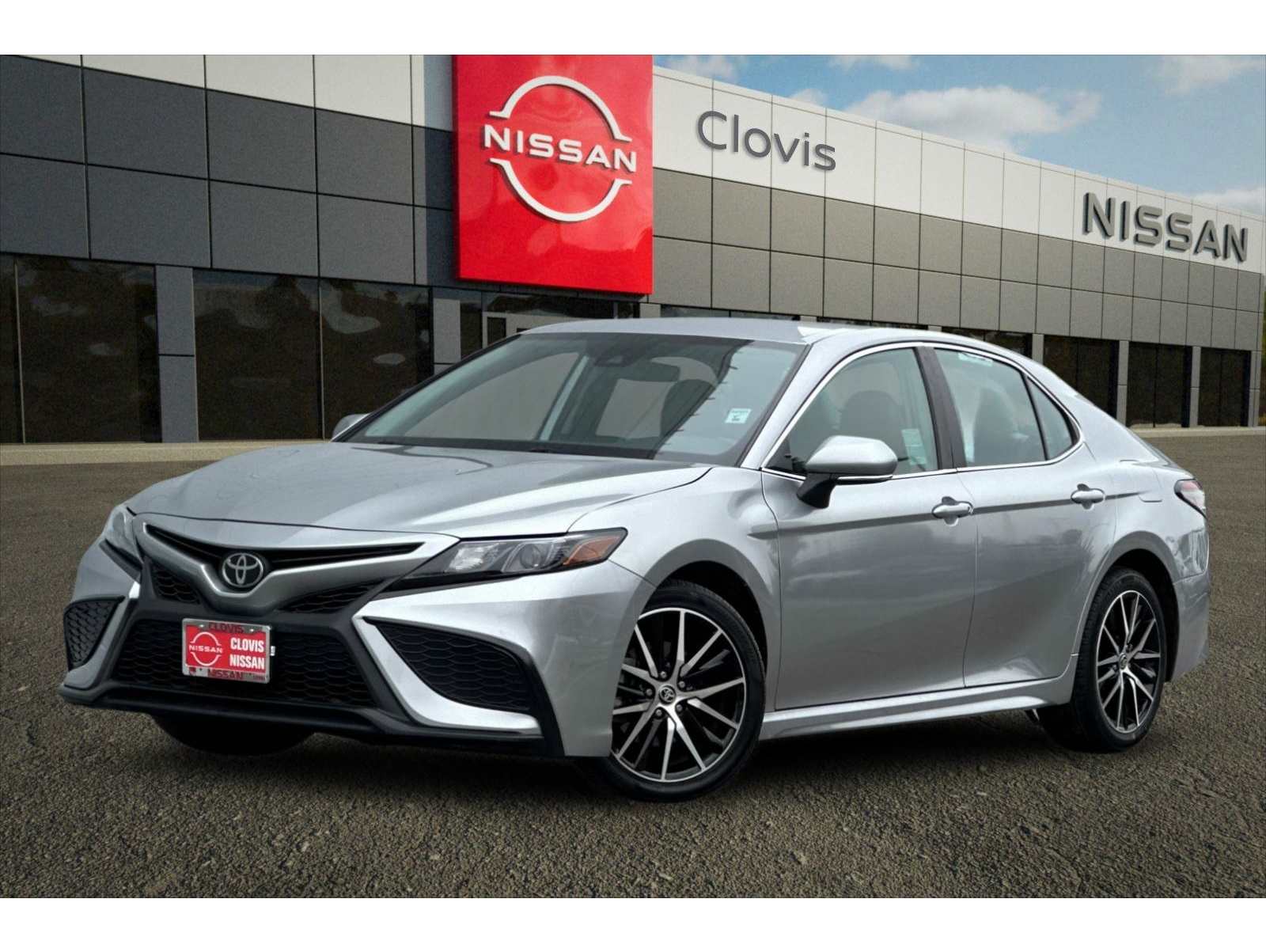 2023 Toyota Camry SE's photo