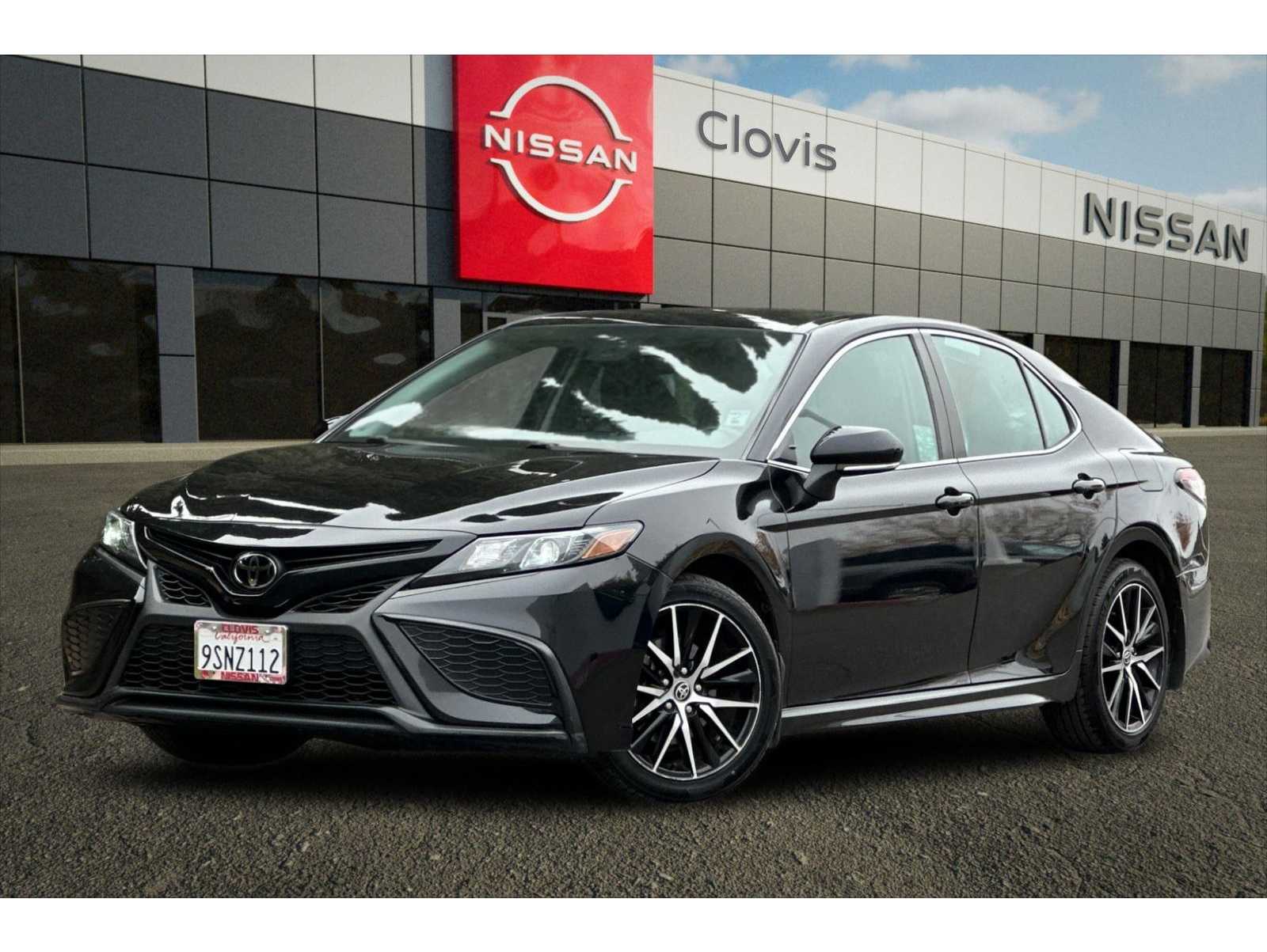 2023 Toyota Camry SE's photo