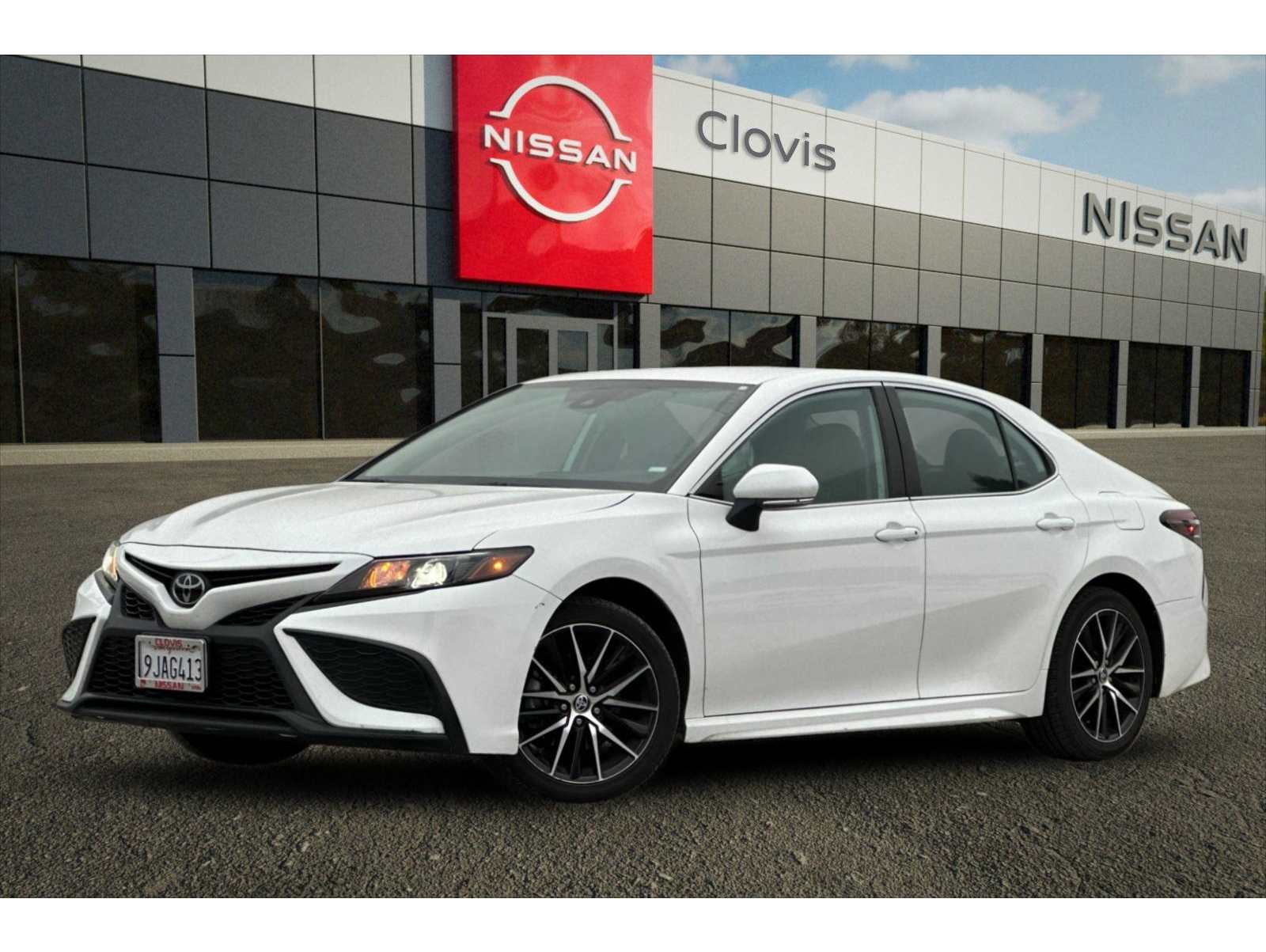 2024 Toyota Camry SE's photo