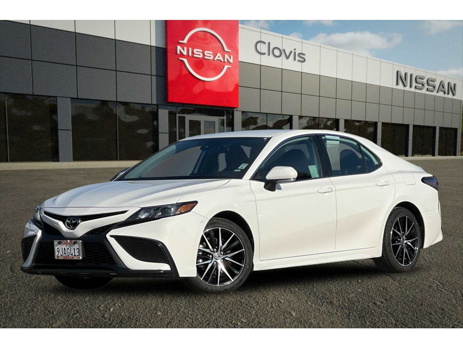 2024 Toyota Camry SE's photo