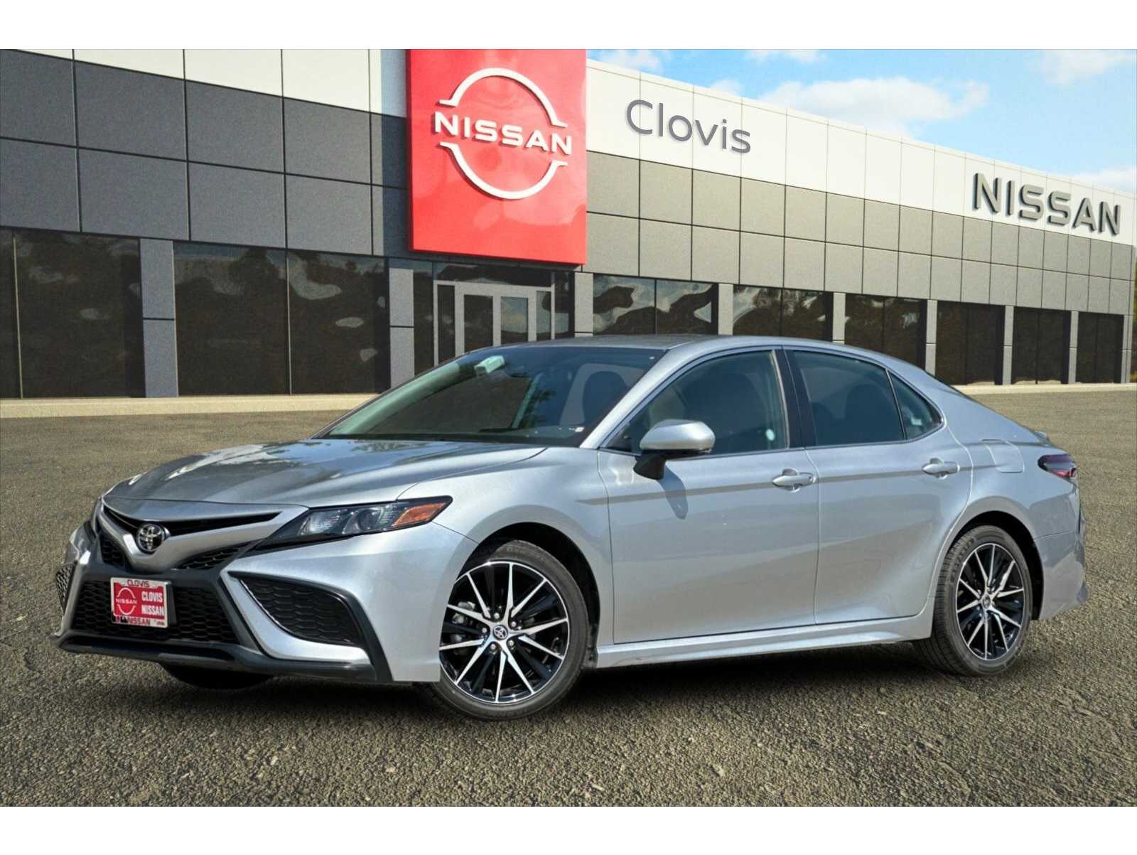 2024 Toyota Camry SE's photo