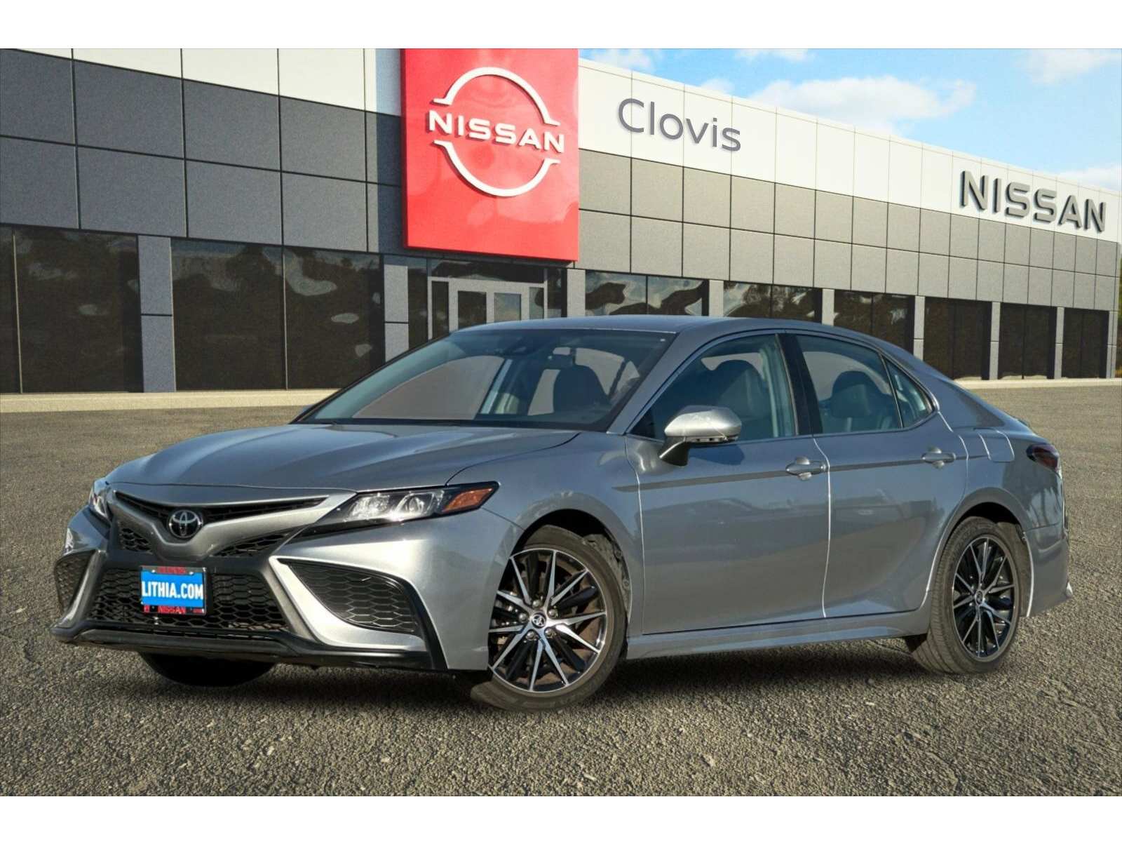2024 Toyota Camry SE's photo