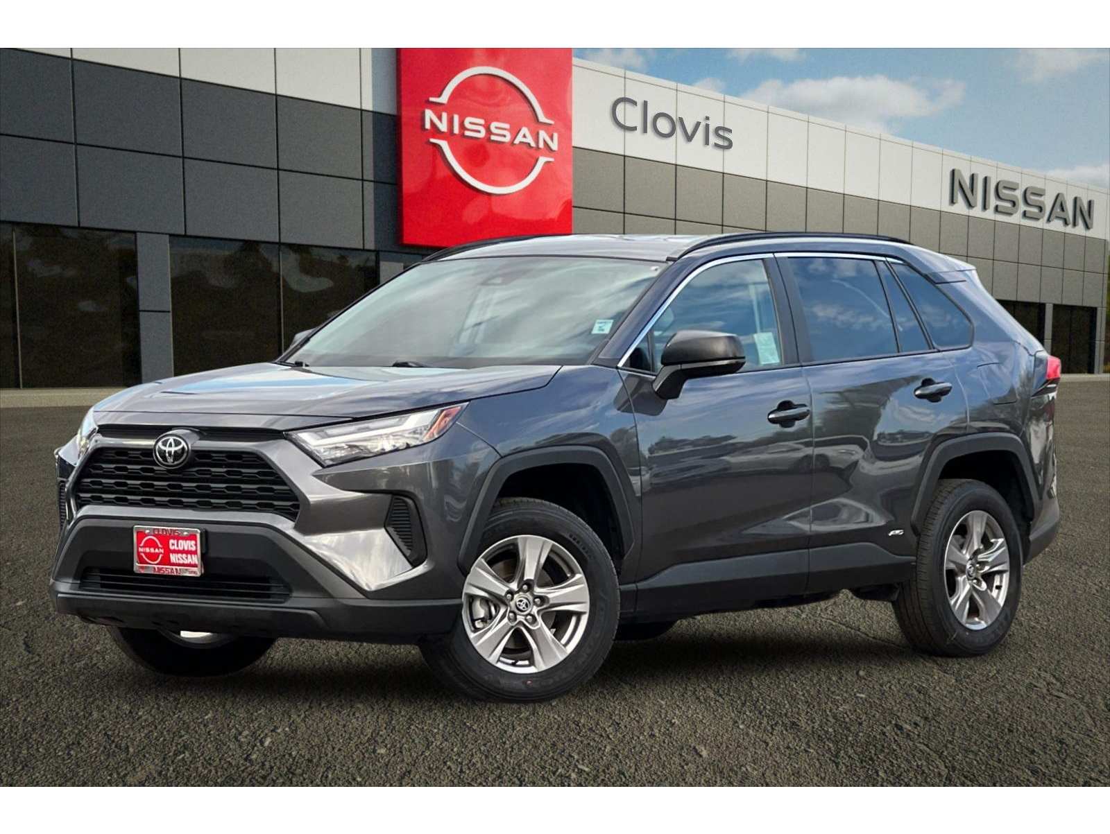 2025 Toyota RAV4 LE's photo