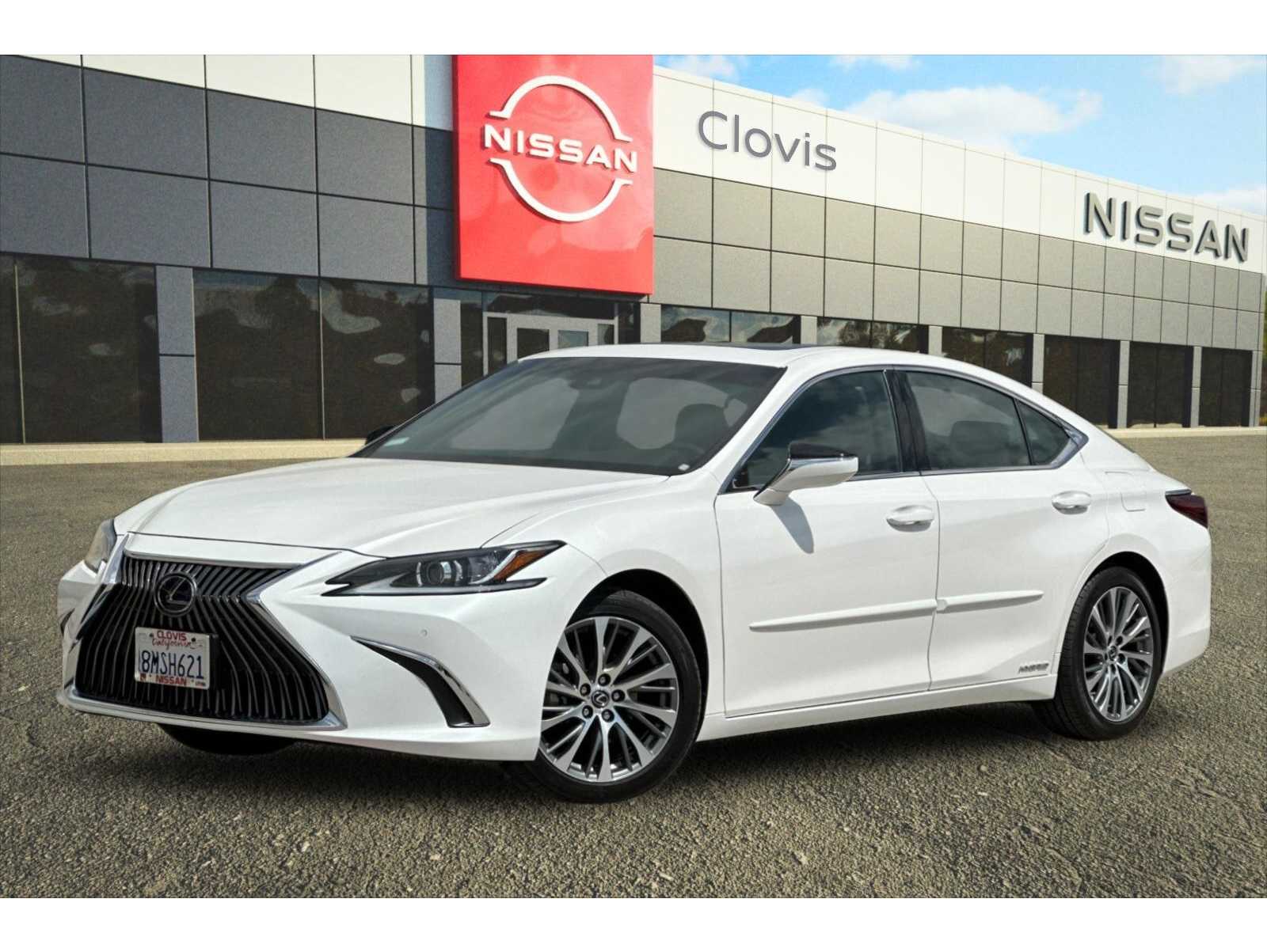 2019 Lexus ES Hybrid 300h's photo