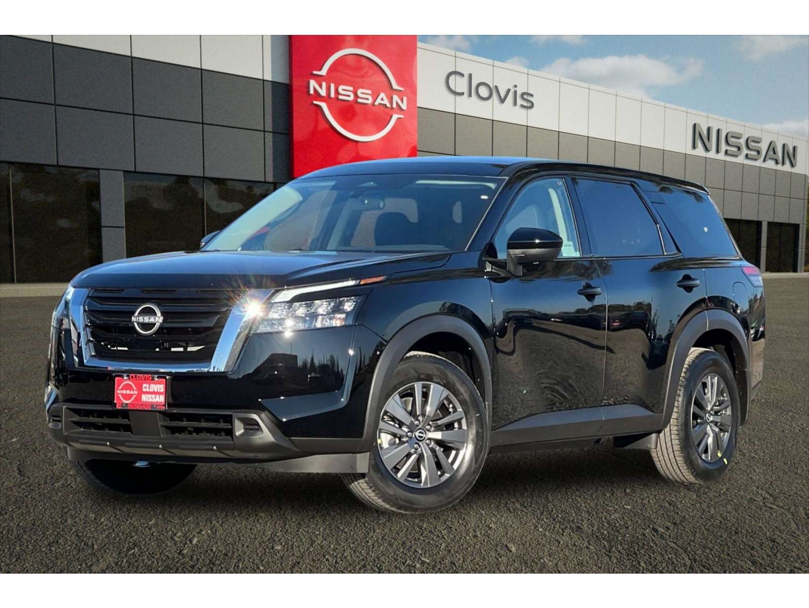 2025 Nissan Pathfinder S's photo