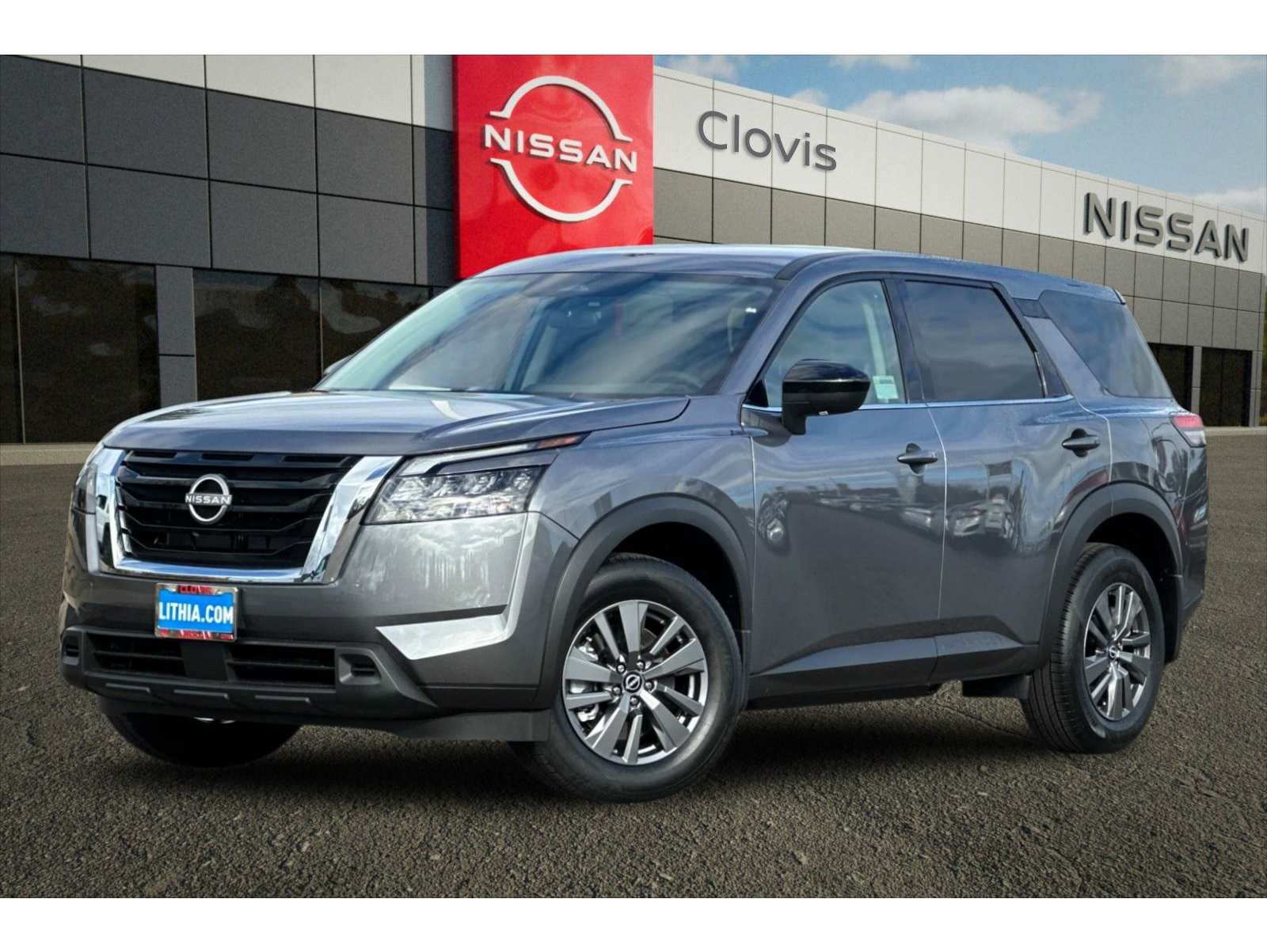 2025 Nissan Pathfinder S's photo