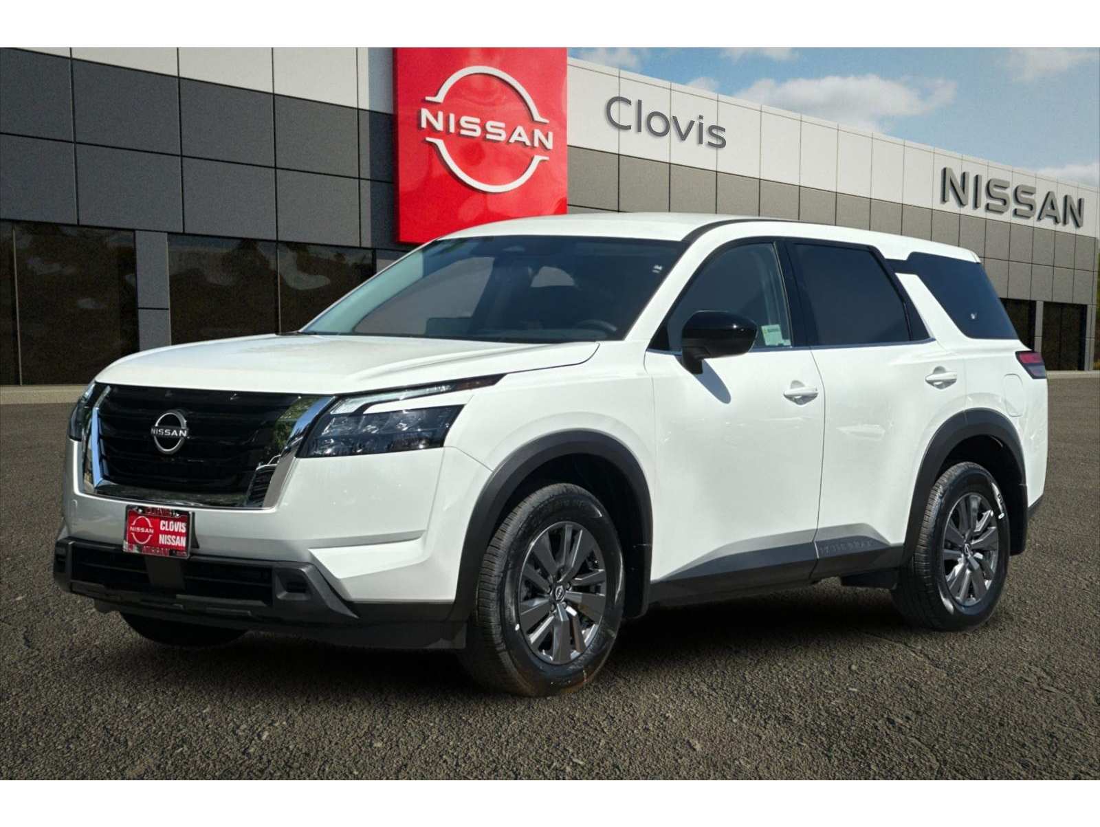 2025 Nissan Pathfinder S's photo