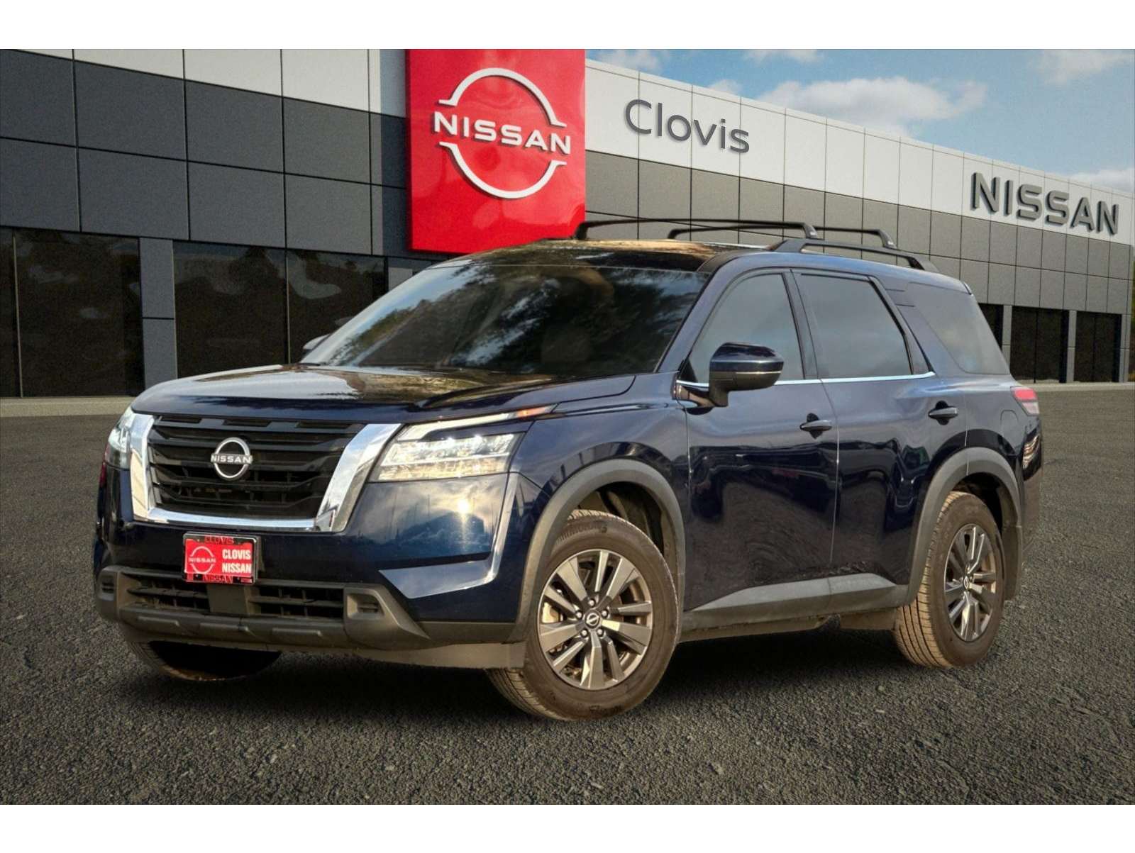 2022 Nissan Pathfinder SV's photo