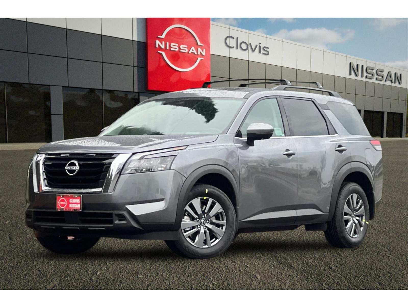 2025 Nissan Pathfinder SV's photo