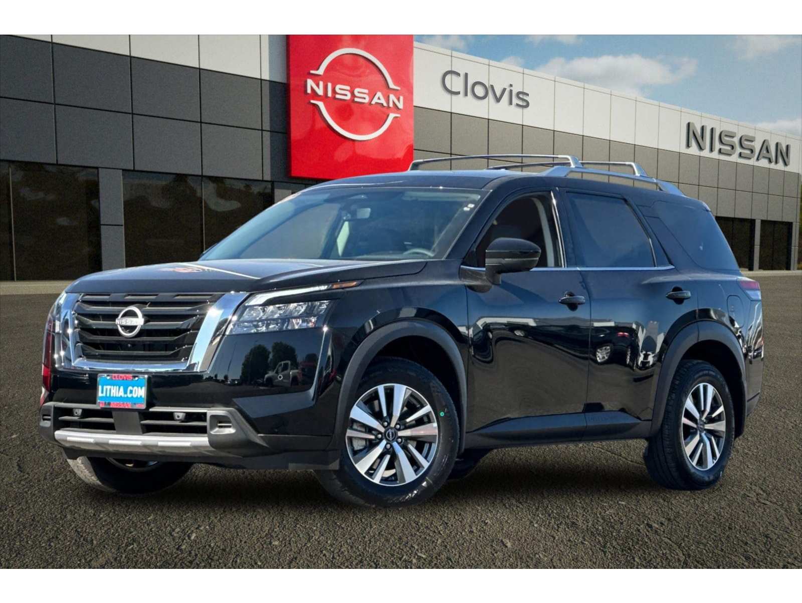 2025 Nissan Pathfinder SL's photo