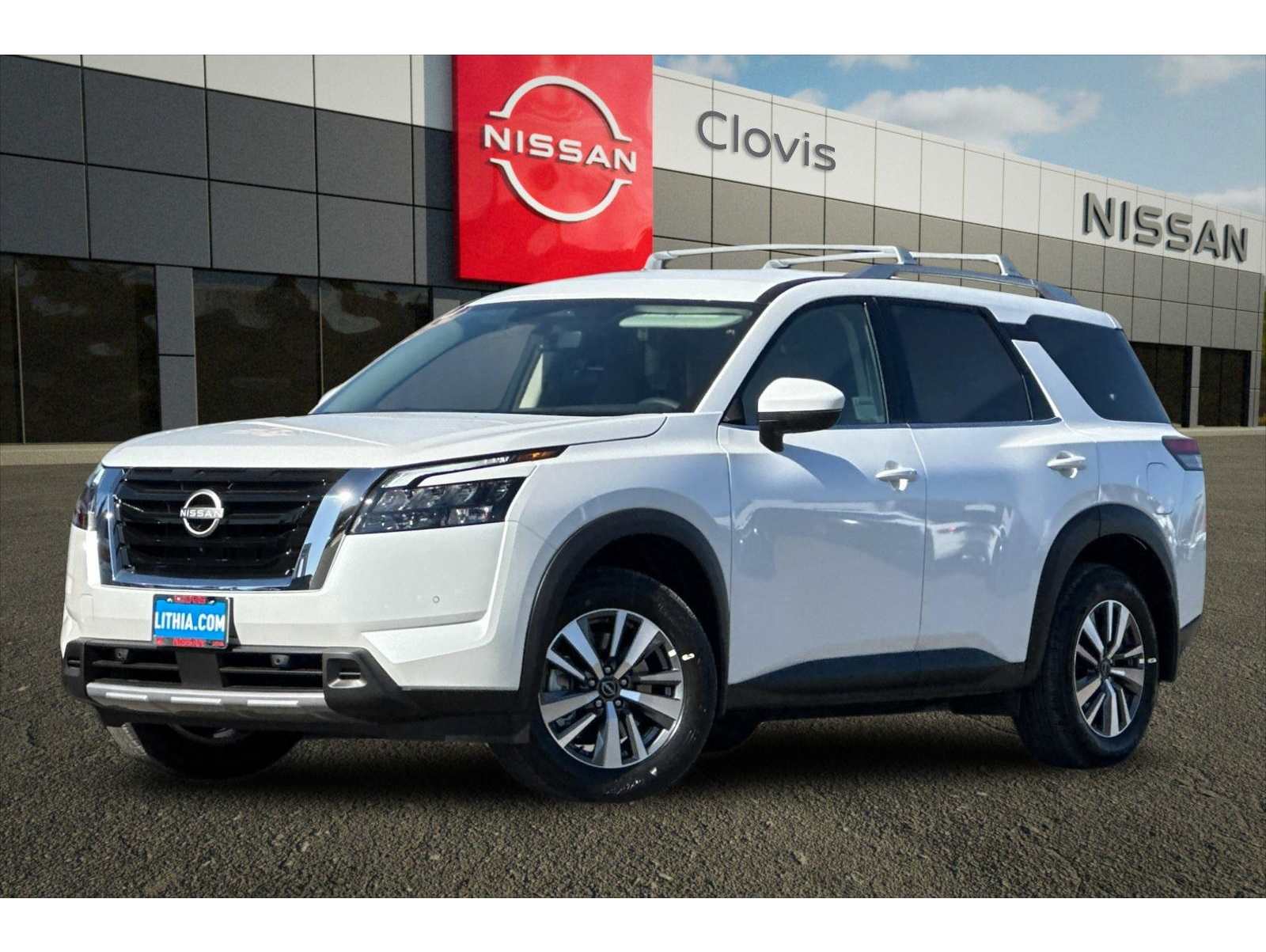 2025 Nissan Pathfinder SL's photo