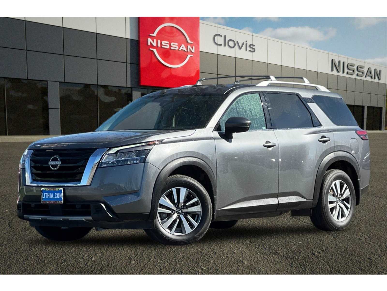 2023 Nissan Pathfinder SL