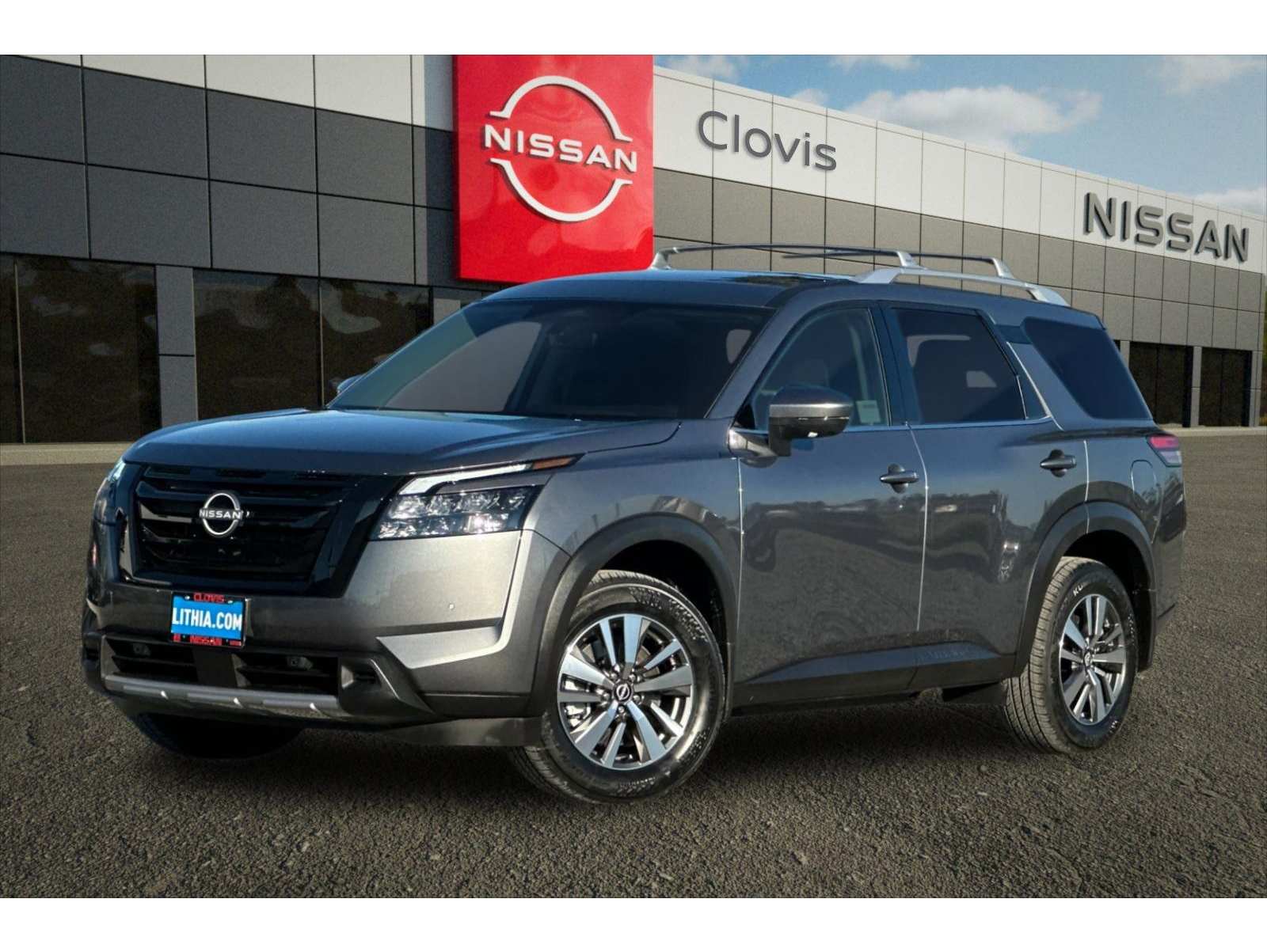 2025 Nissan Pathfinder SL's photo