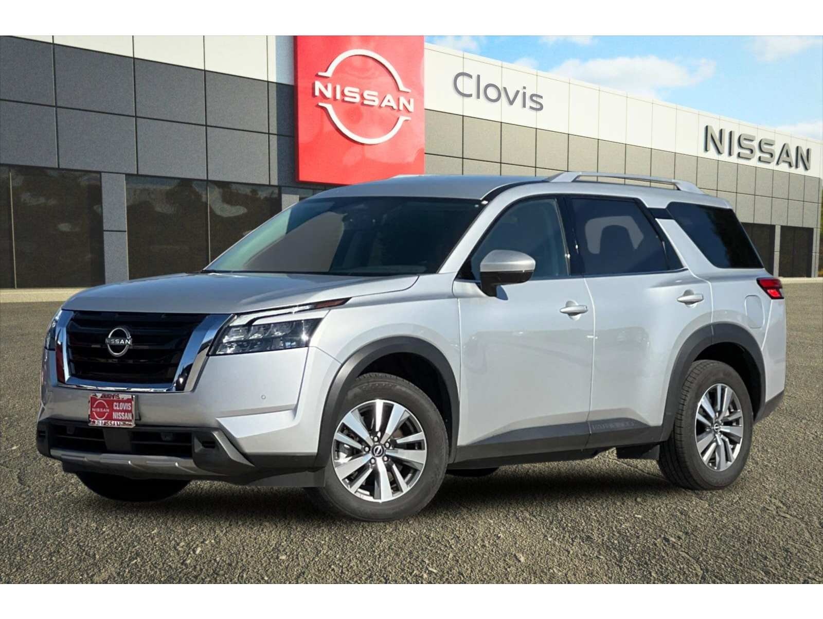 2025 Nissan Pathfinder SL's photo