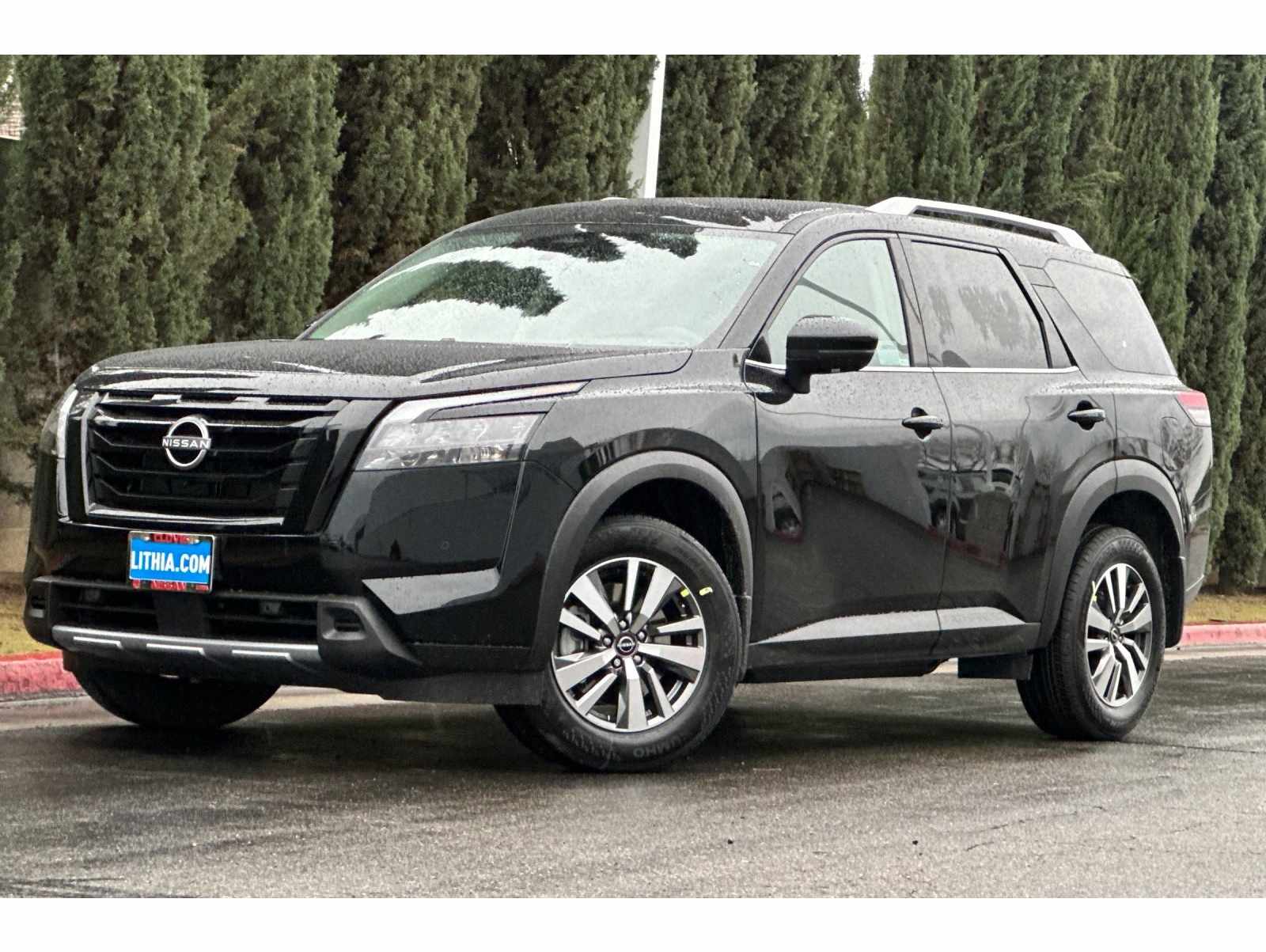 2025 Nissan Pathfinder SL's photo