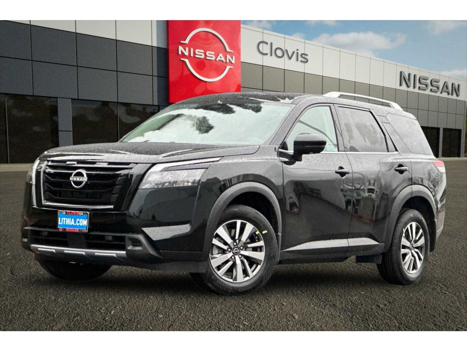 2025 Nissan Pathfinder SL's photo