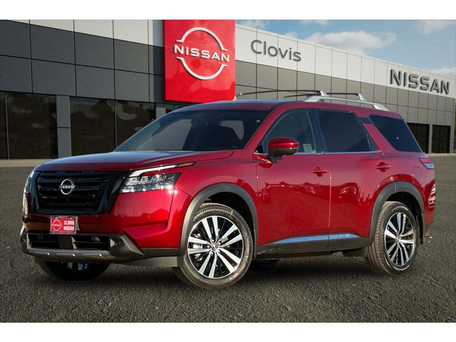 2025 Nissan Pathfinder Platinum's photo