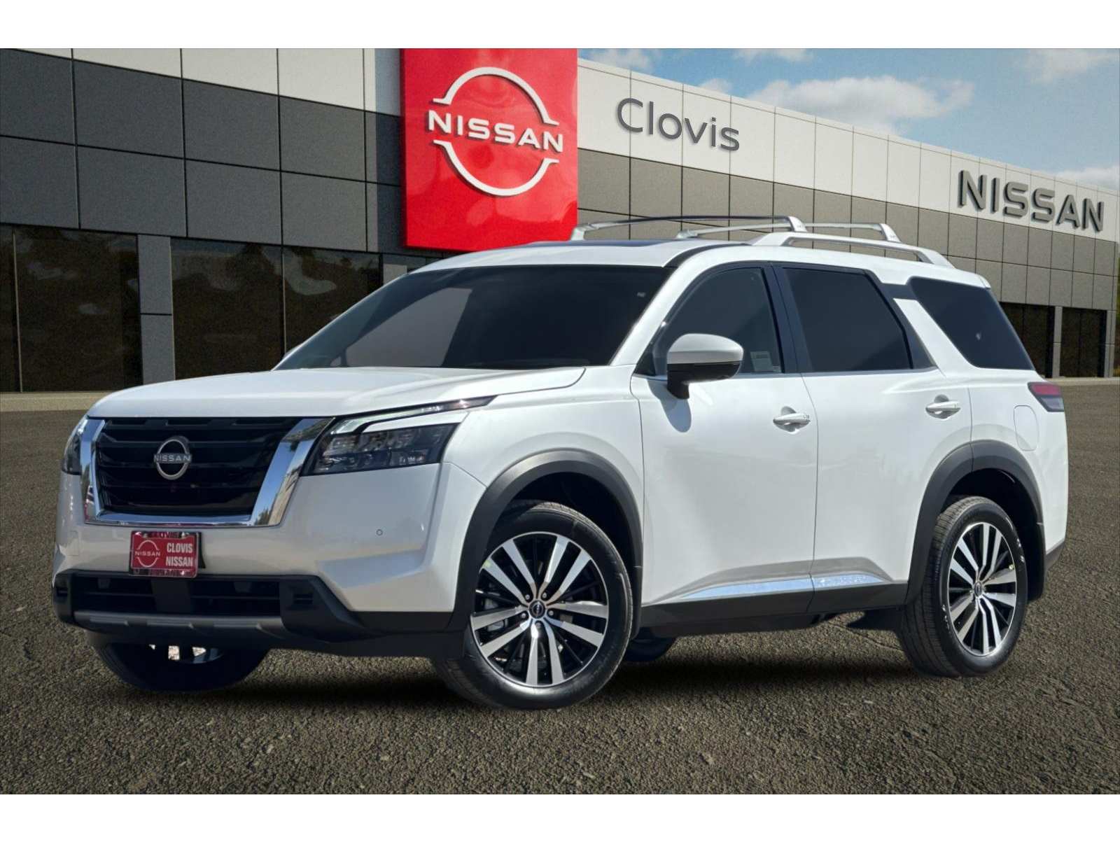 2025 Nissan Pathfinder Platinum's photo