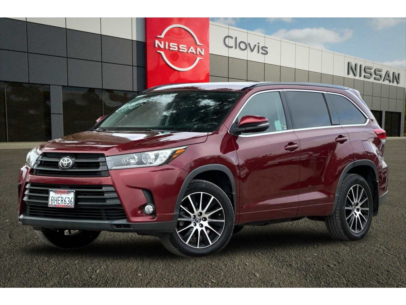 2017 Toyota Highlander SE's photo