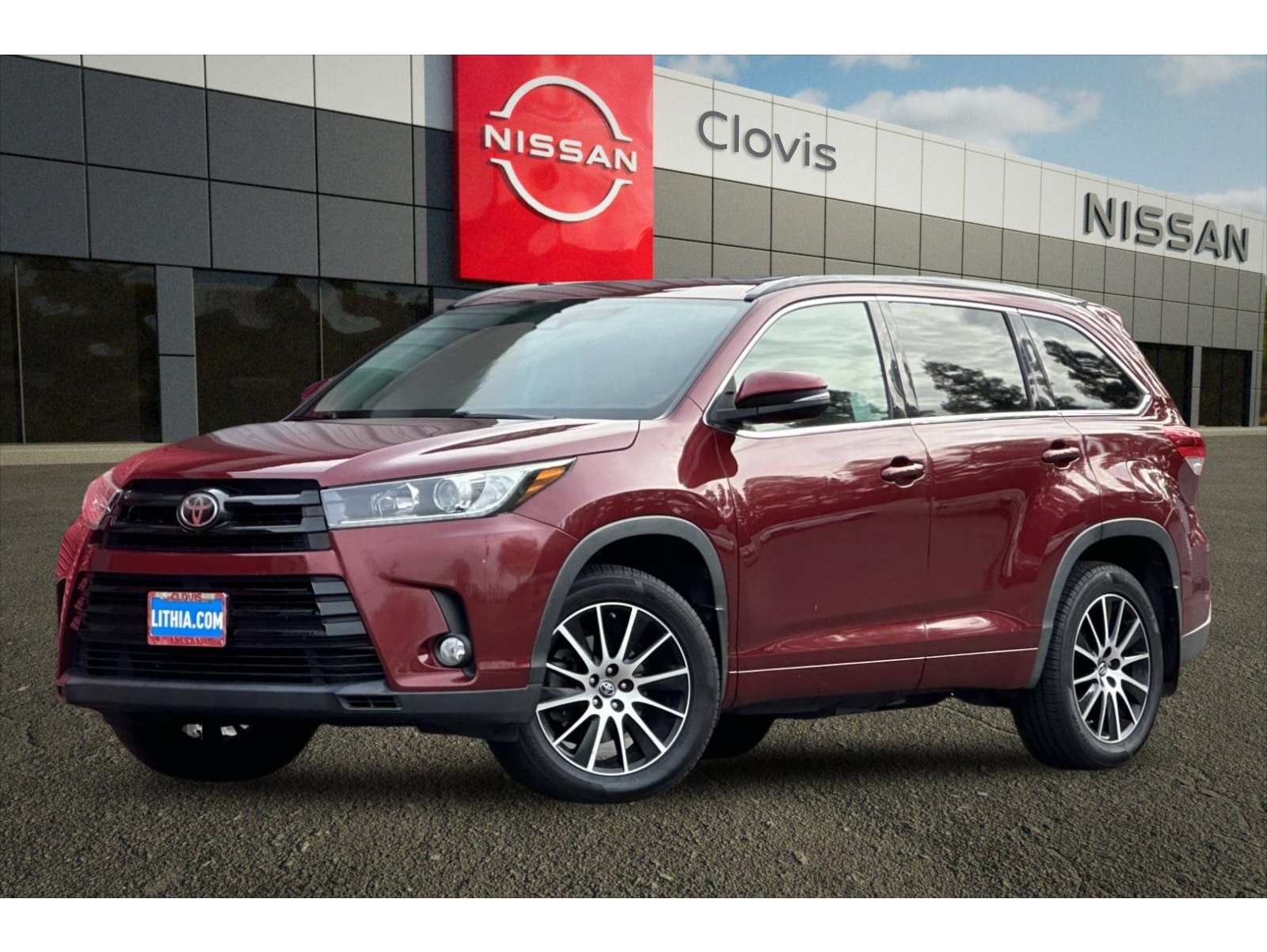 2017 Toyota Highlander SE's photo