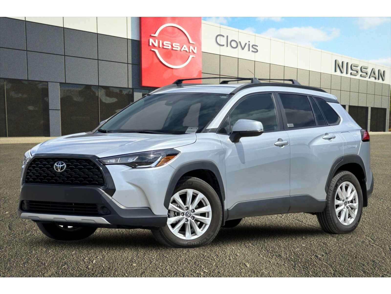 2022 Toyota Corolla Cross LE's photo