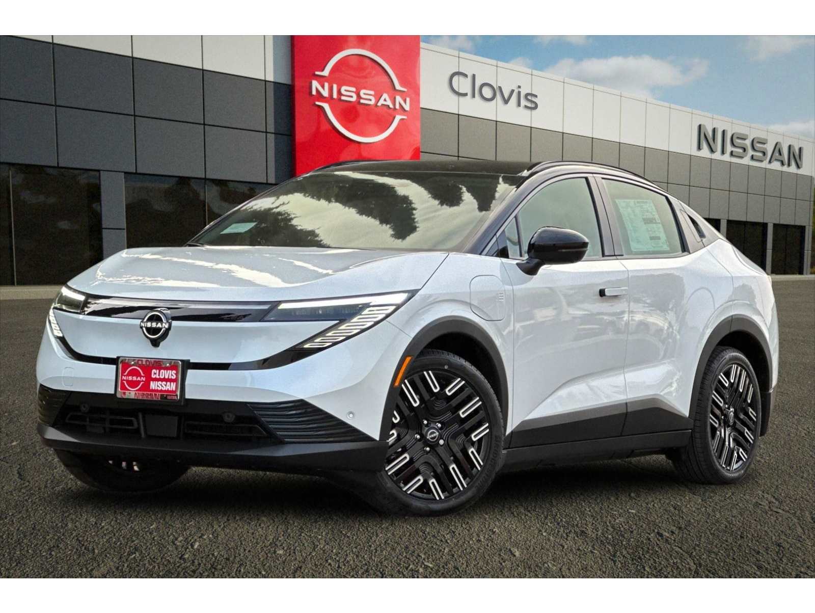 2026 Nissan LEAF Platinum+'s photo