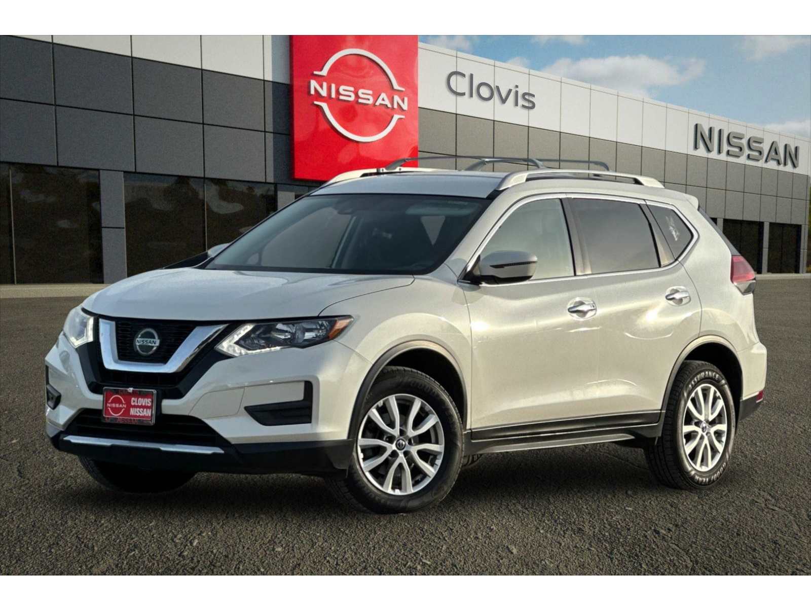 2020 Nissan Rogue SV's photo