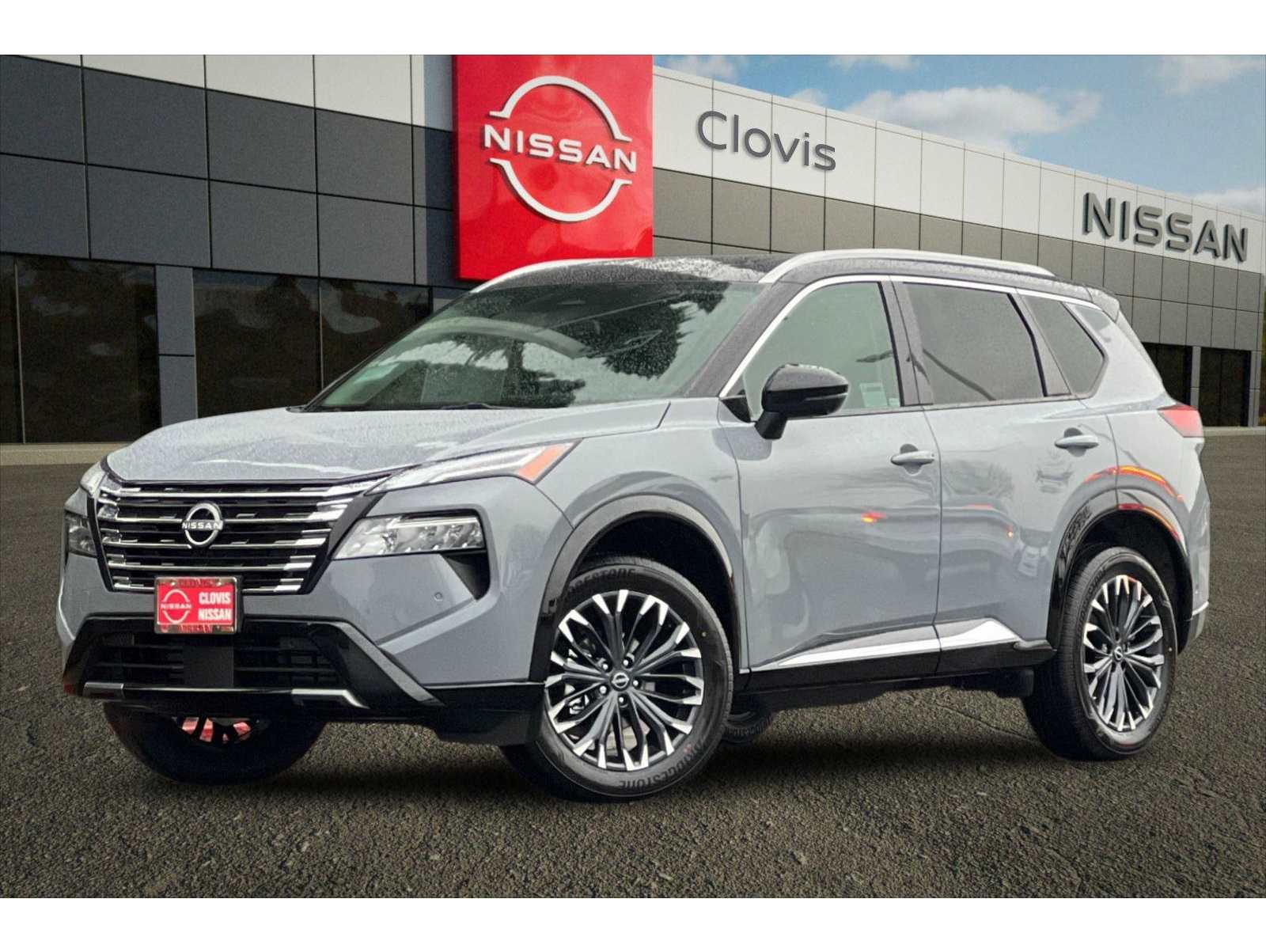 2026 Nissan Rogue Platinum's photo