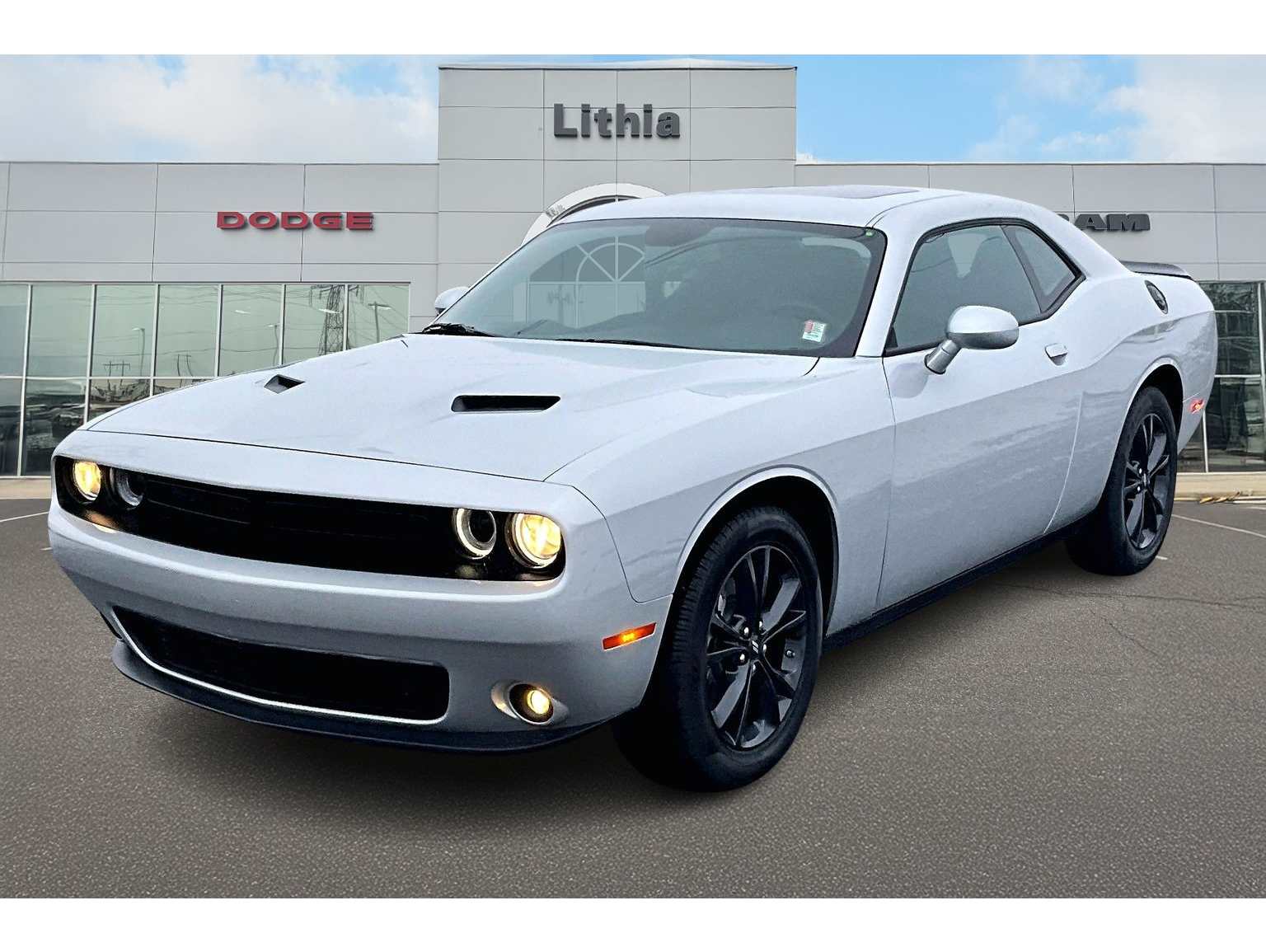 2023 Dodge Challenger SXT's photo
