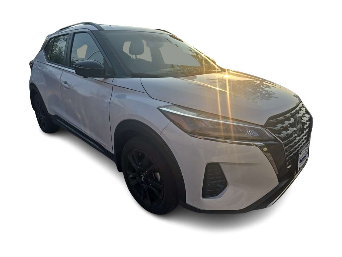 2024 Nissan Kicks SR Hero Image