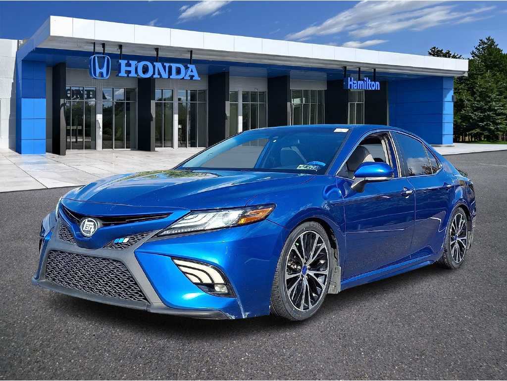 2020 Toyota Camry SE