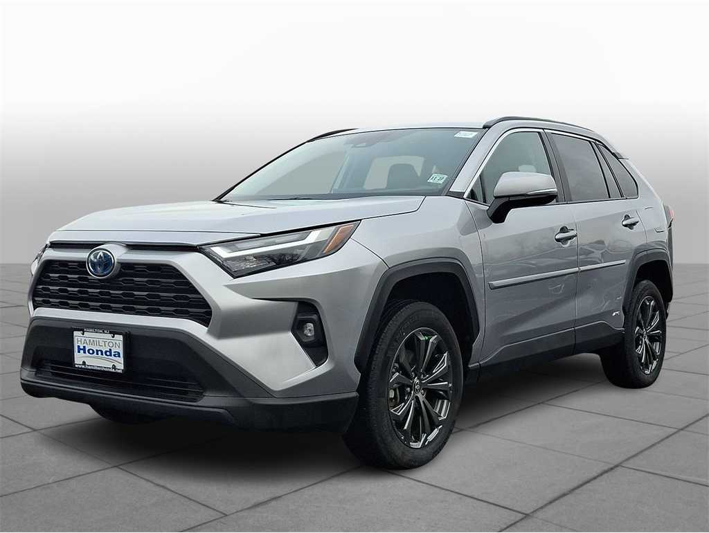 2022 Toyota RAV4 XLE Premium's photo