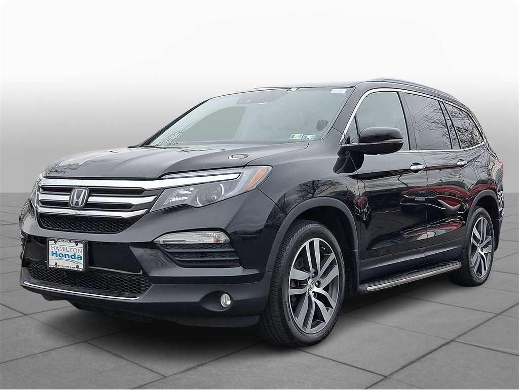2017 Honda Pilot Elite's photo