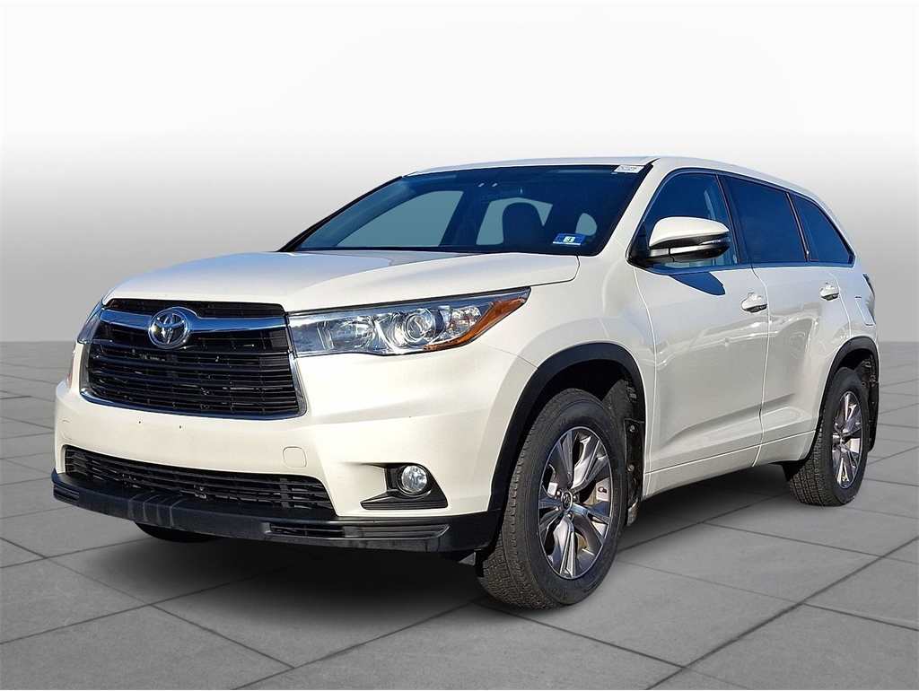 2016 Toyota Highlander LE Plus's photo