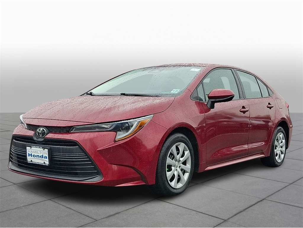 2024 Toyota Corolla LE's photo