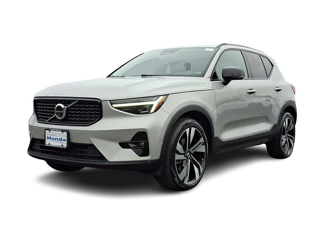 Thumbnail: 2023 Volvo XC40 - 1