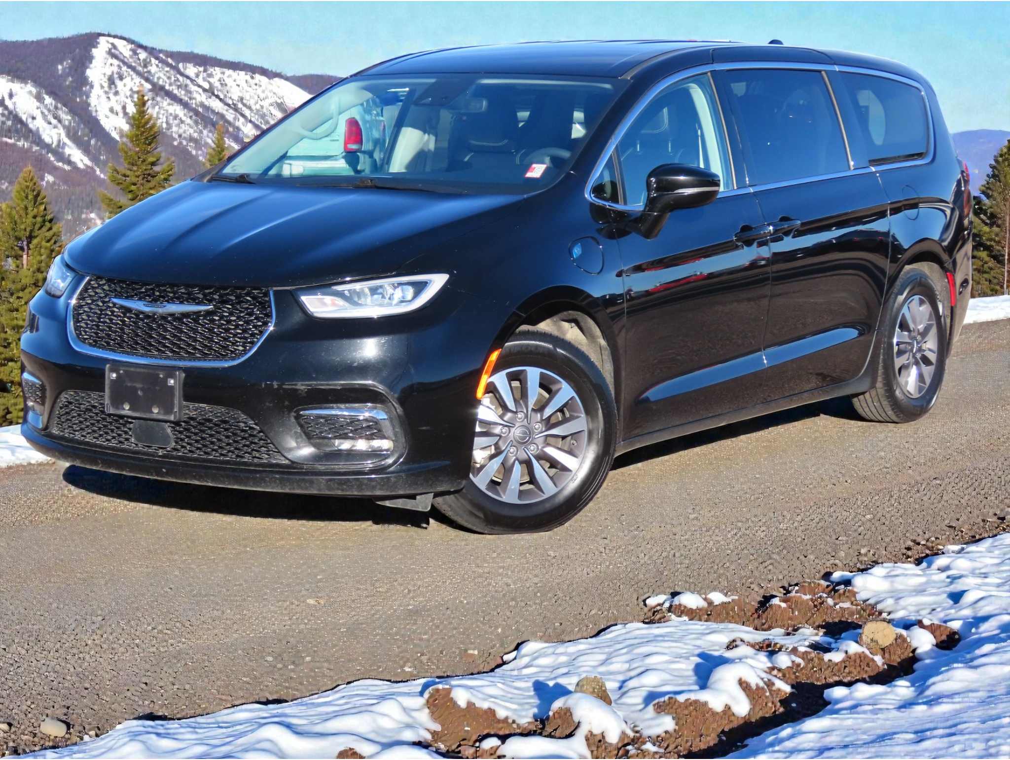 2024 Chrysler Pacifica PHEV Select's photo