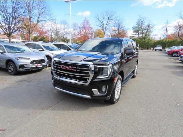 2023 GMC Yukon SLT's photo