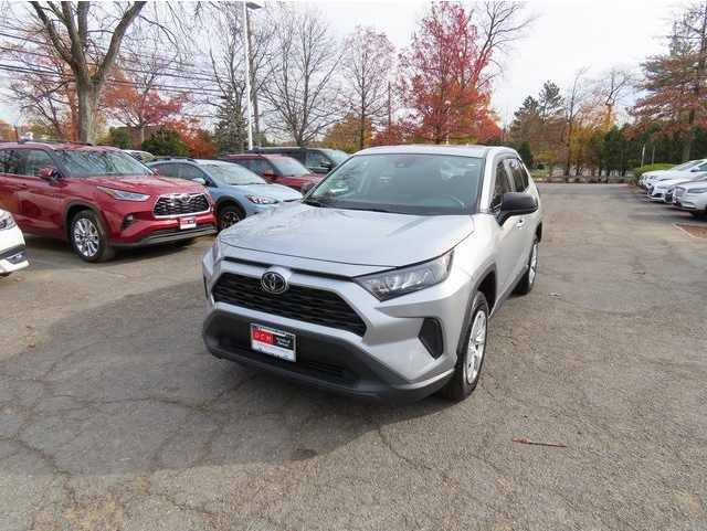 2022 Toyota RAV4 LE's photo