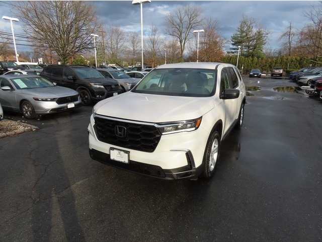 2023 Honda Pilot LX's photo