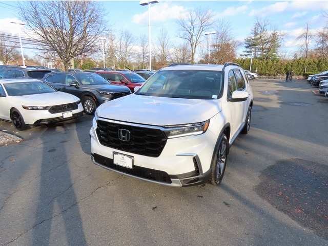 2023 Honda Pilot Touring's photo