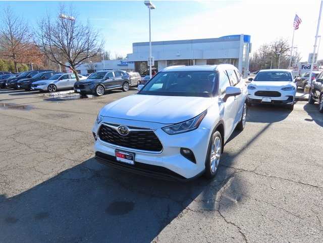 2024 Toyota Highlander Limited's photo