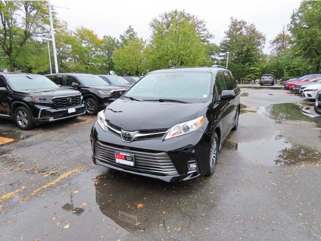2019 Toyota Sienna XLE Premium