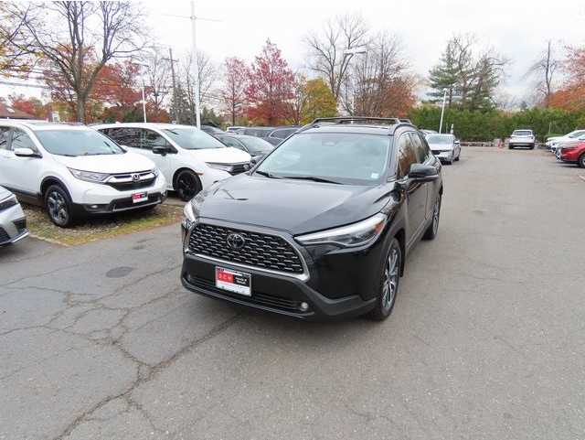 2024 Toyota Corolla Cross XLE's photo
