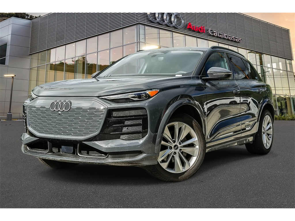 2025 Audi Q6 e-tron Premium's photo
