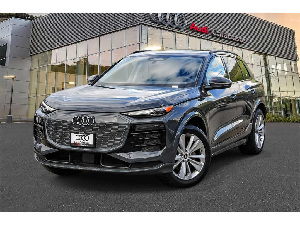 2025 Audi Q6 e-tron Premium's photo