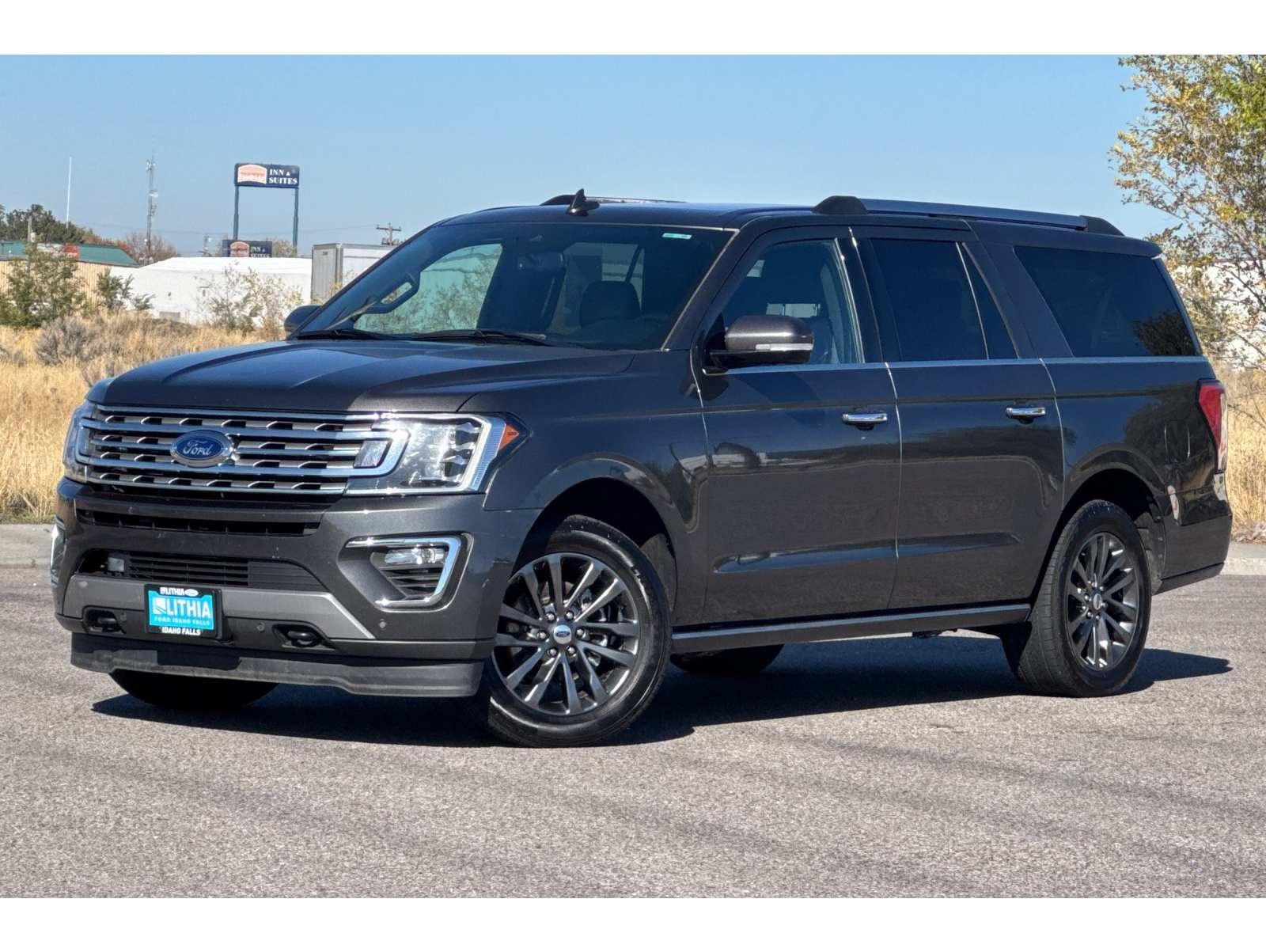 2021 Ford Expedition Limited's photo