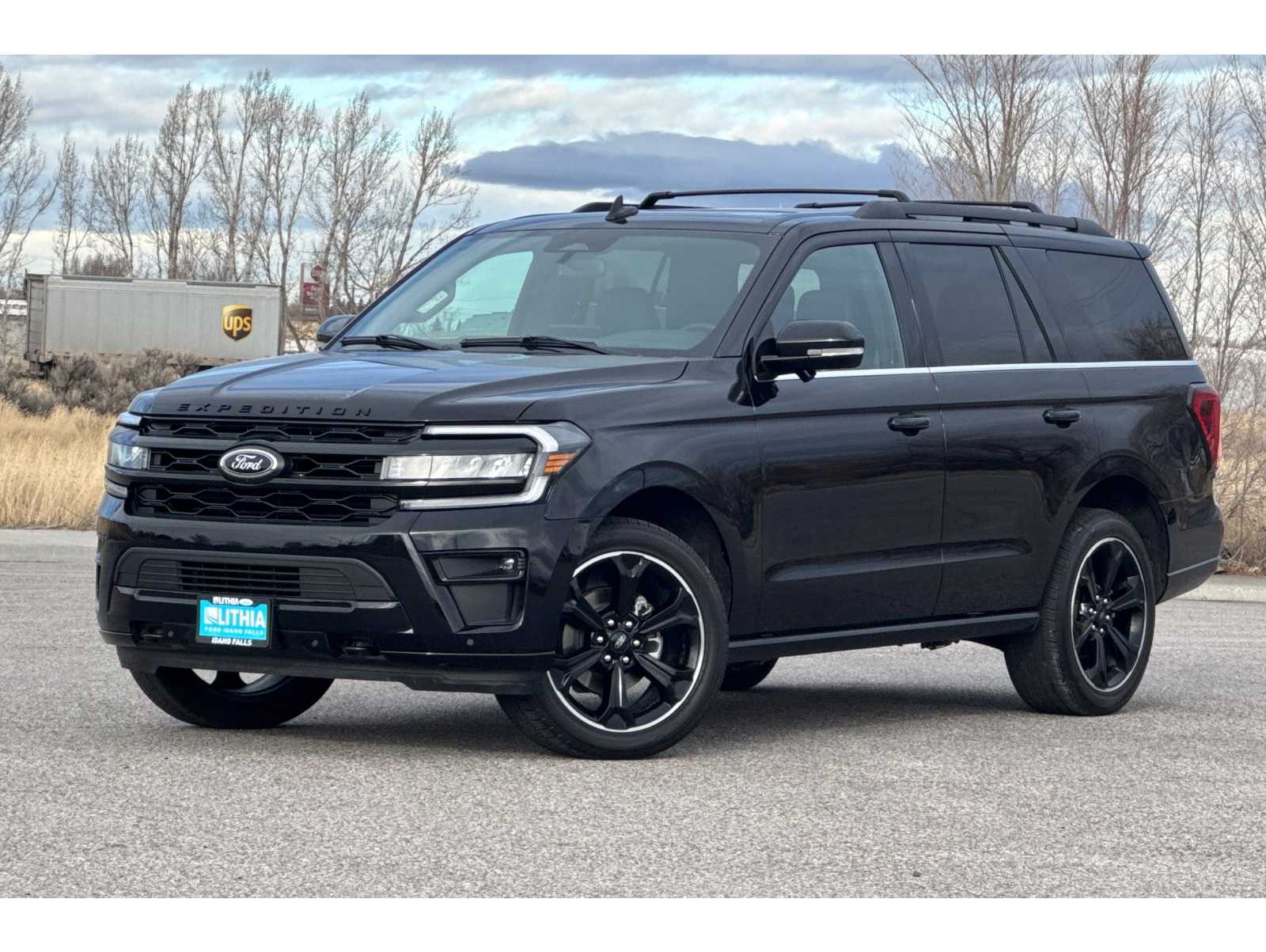 2023 Ford Expedition Limited's photo