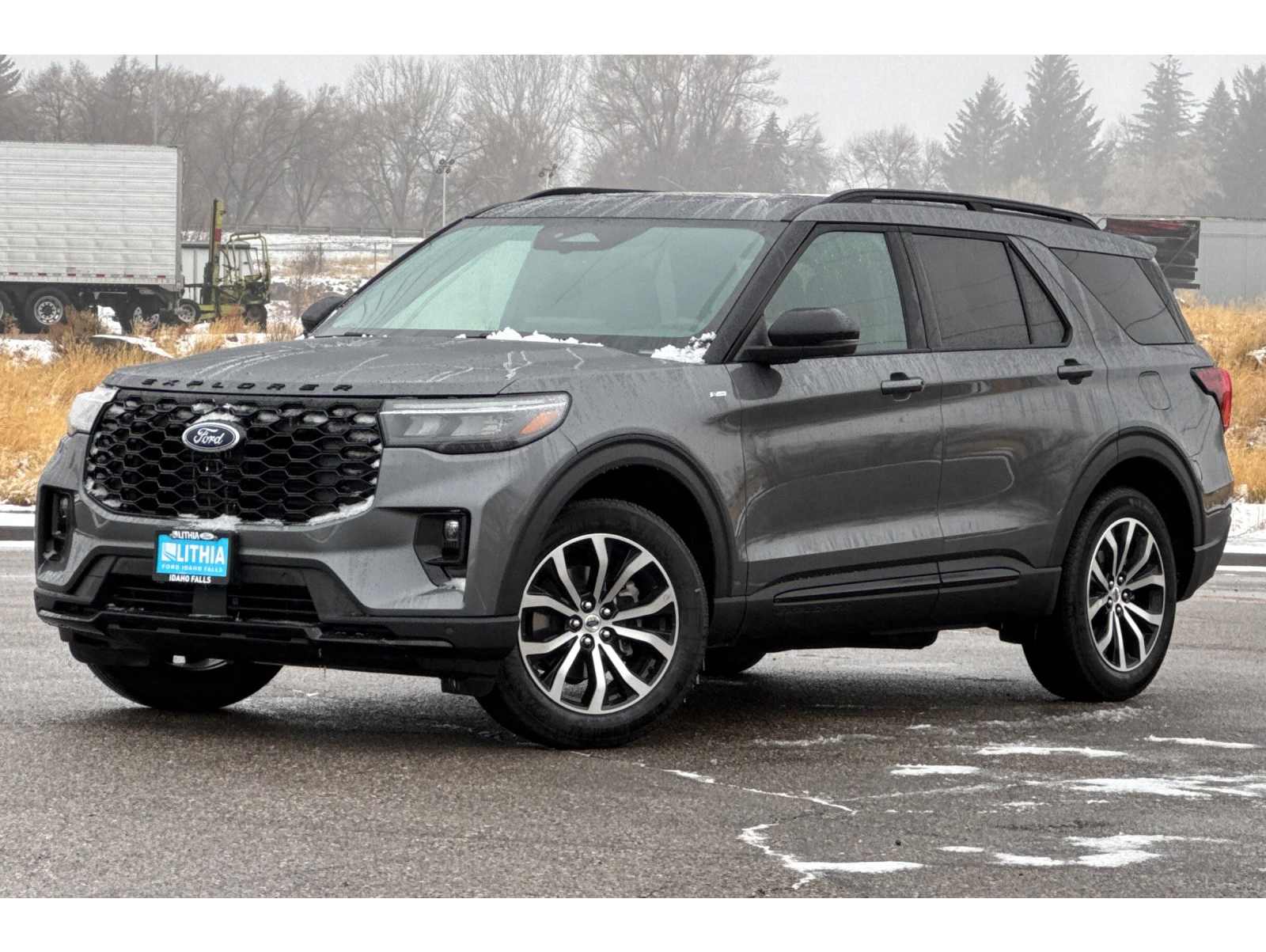 2026 Ford Explorer ST-LINE's photo