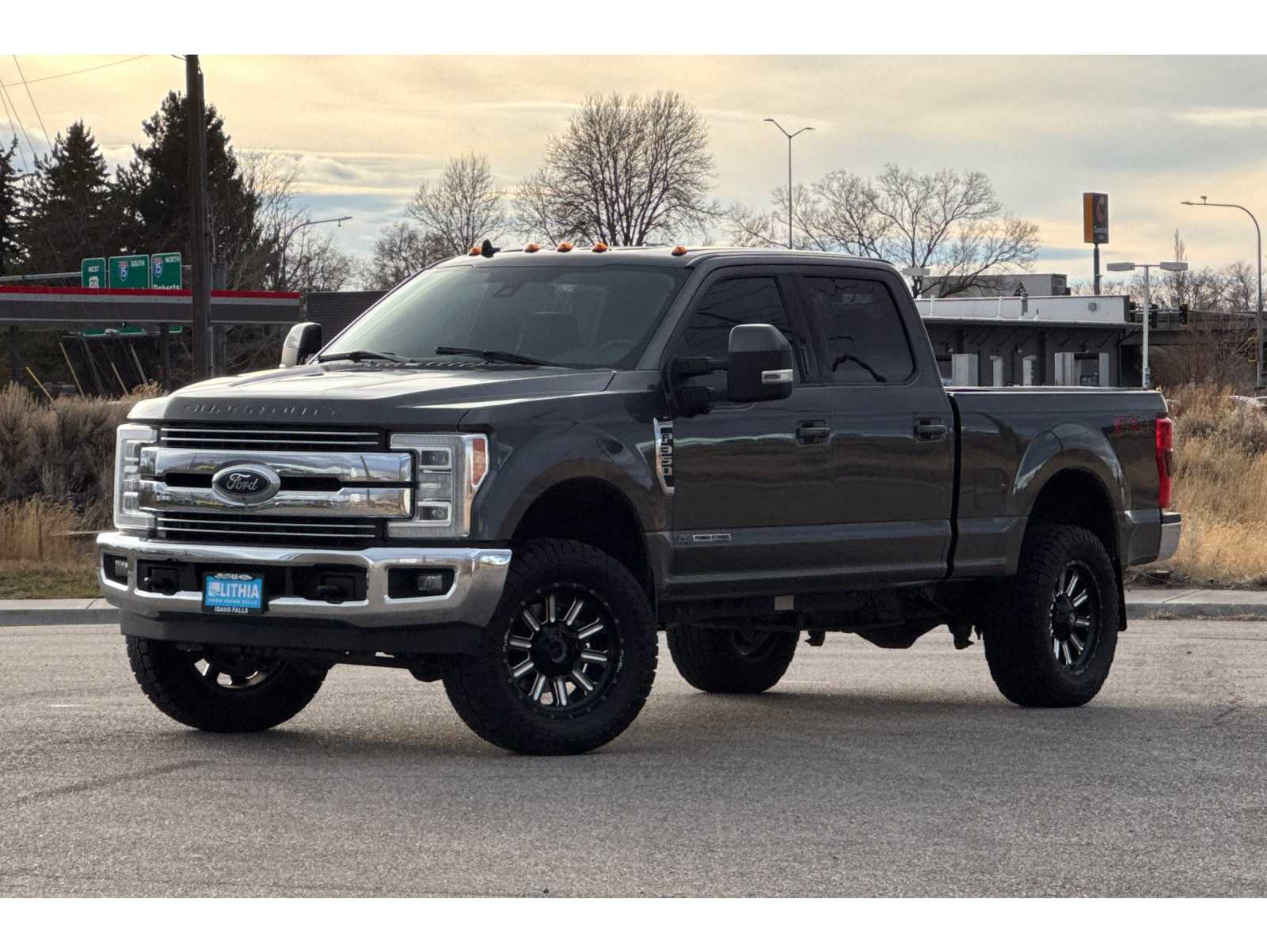 2019 Ford F-350 Super Duty Lariat's photo
